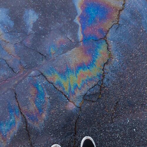 Трещина на асфальте